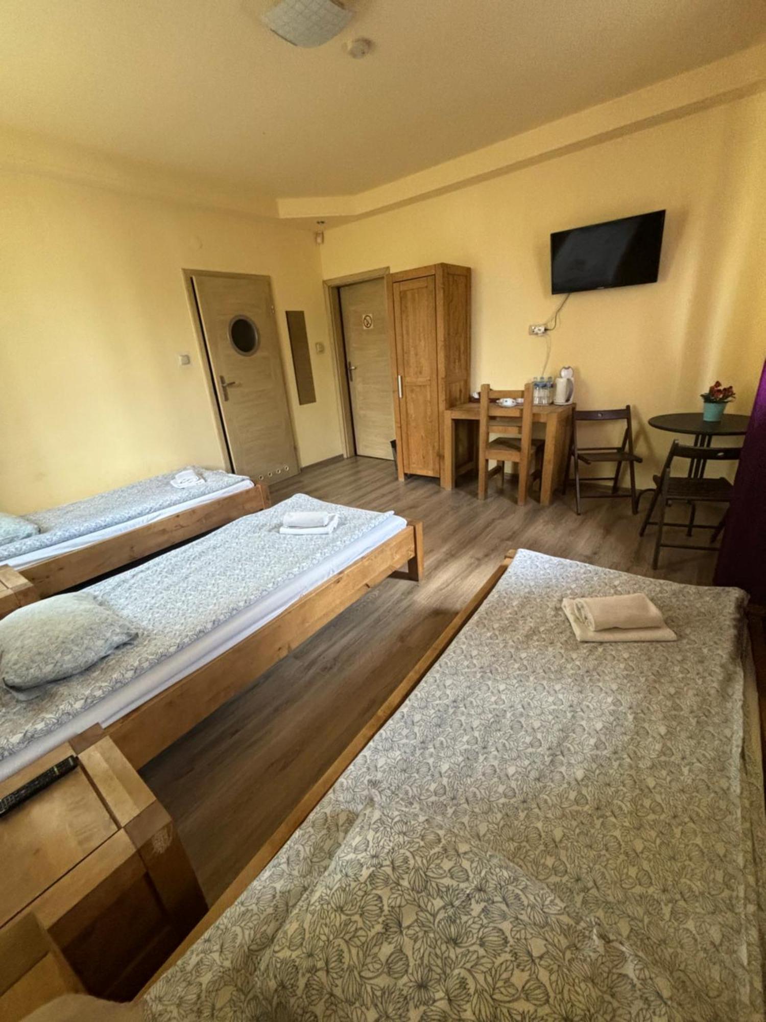 Bedrooms 3 Maja 15A Łódź Exteriör bild