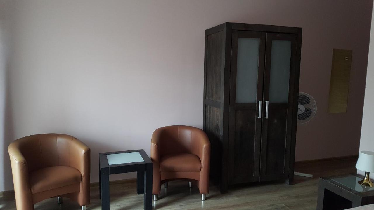 Bedrooms 3 Maja 15A Łódź Exteriör bild