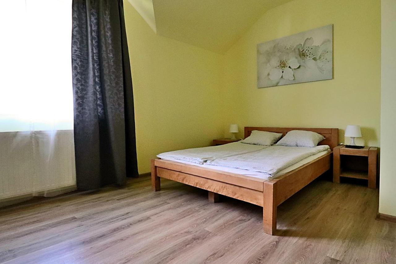 Bedrooms 3 Maja 15A Łódź Exteriör bild