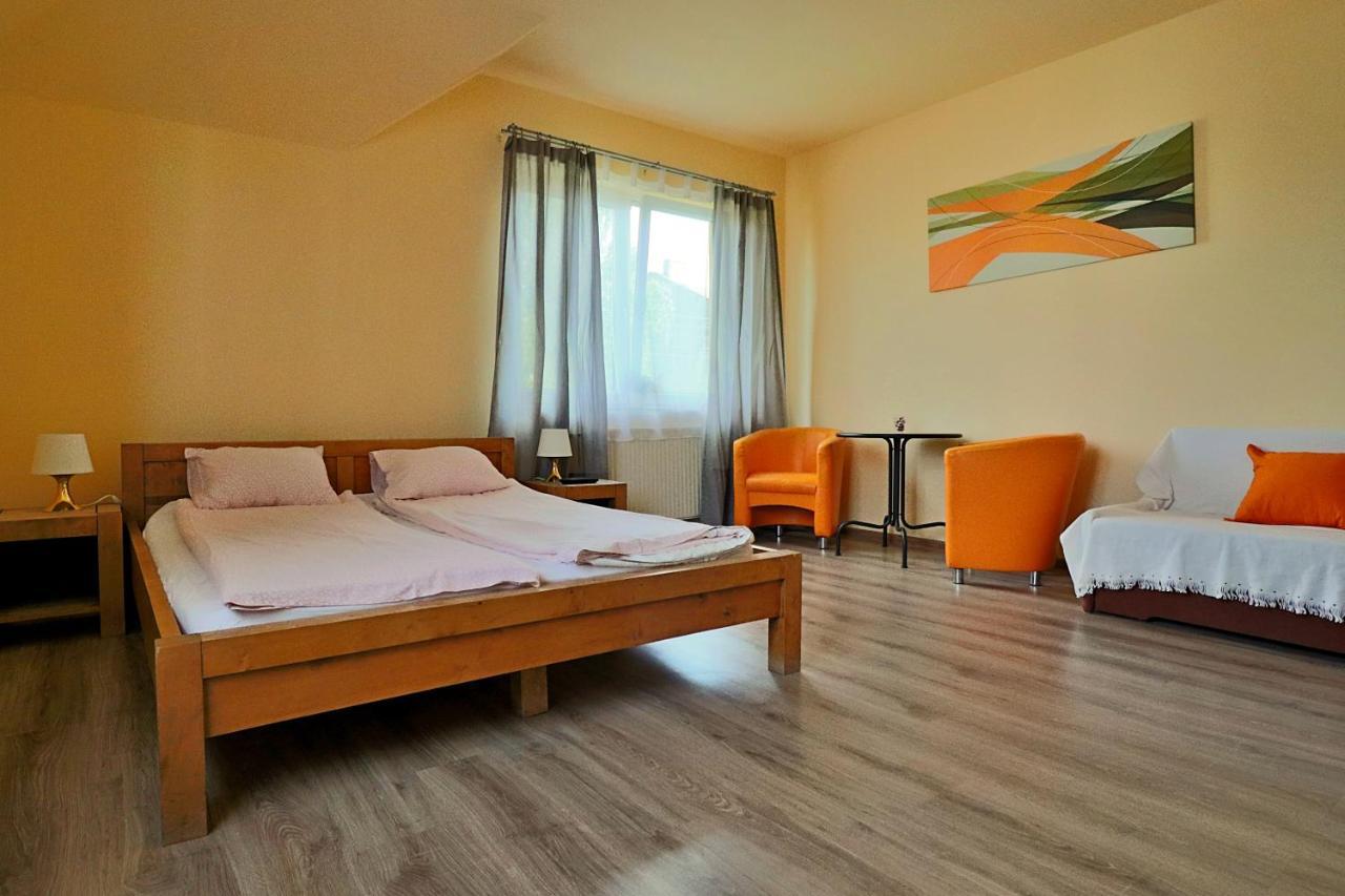 Bedrooms 3 Maja 15A Łódź Exteriör bild